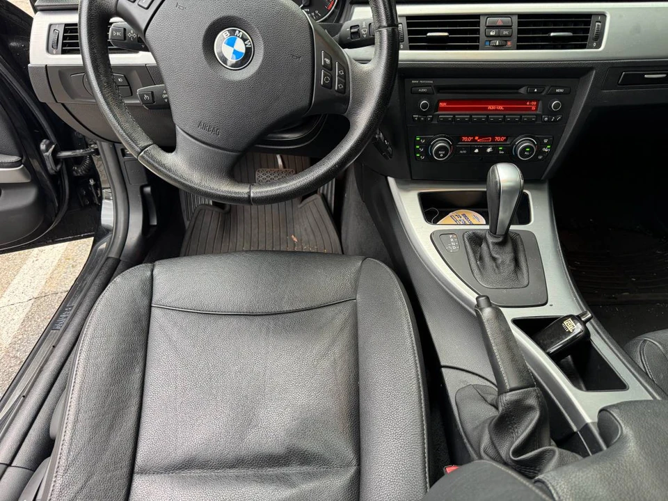 2011 BMW E90 3 Series Sedan - Image 9 of 17