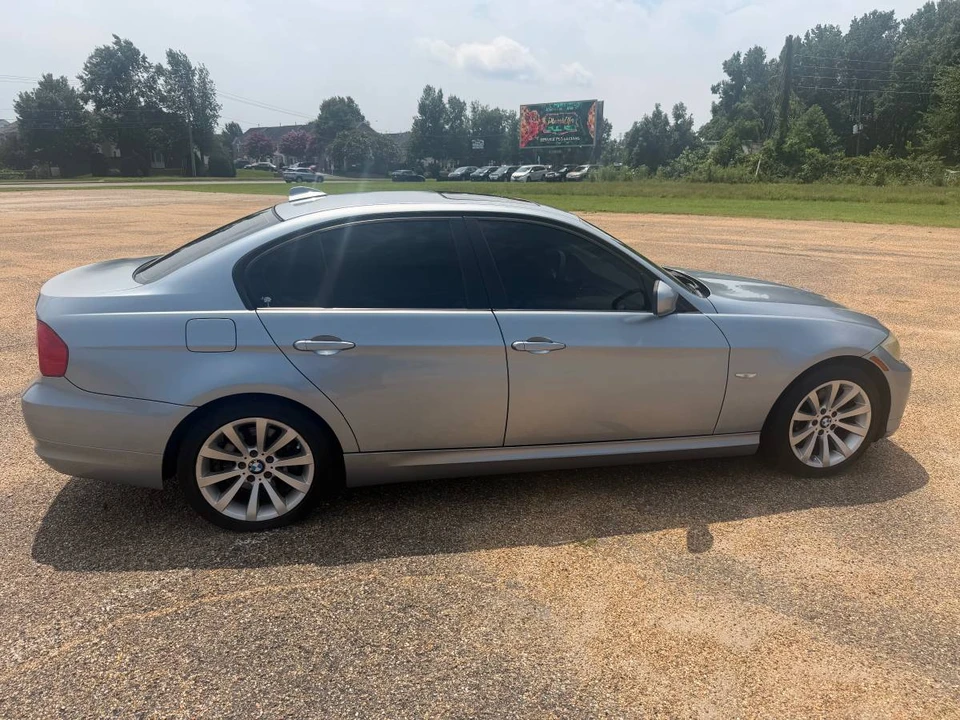 2011 BMW E90 3 Series Sedan - Image 6 of 21
