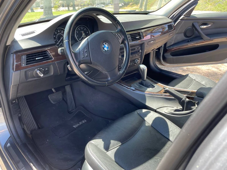 2011 BMW E90 3 Series Sedan - Image 5 of 5