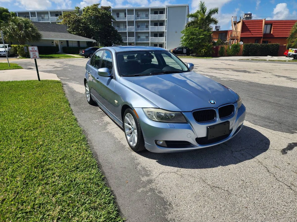 2011 BMW E90 3 Series Sedan - Image 4 of 18