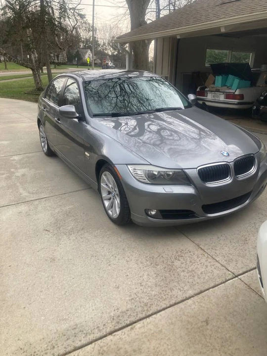 2011 BMW E90 3 Series Sedan - Image 4 of 8