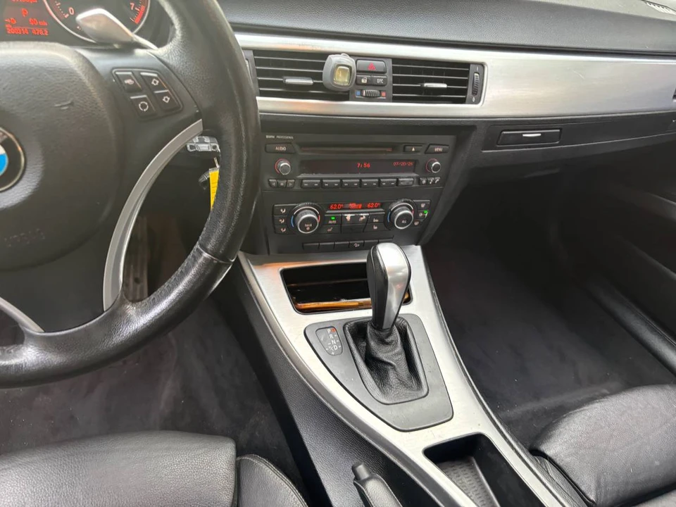 2011 BMW E90 3 Series Sedan - Image 4 of 5