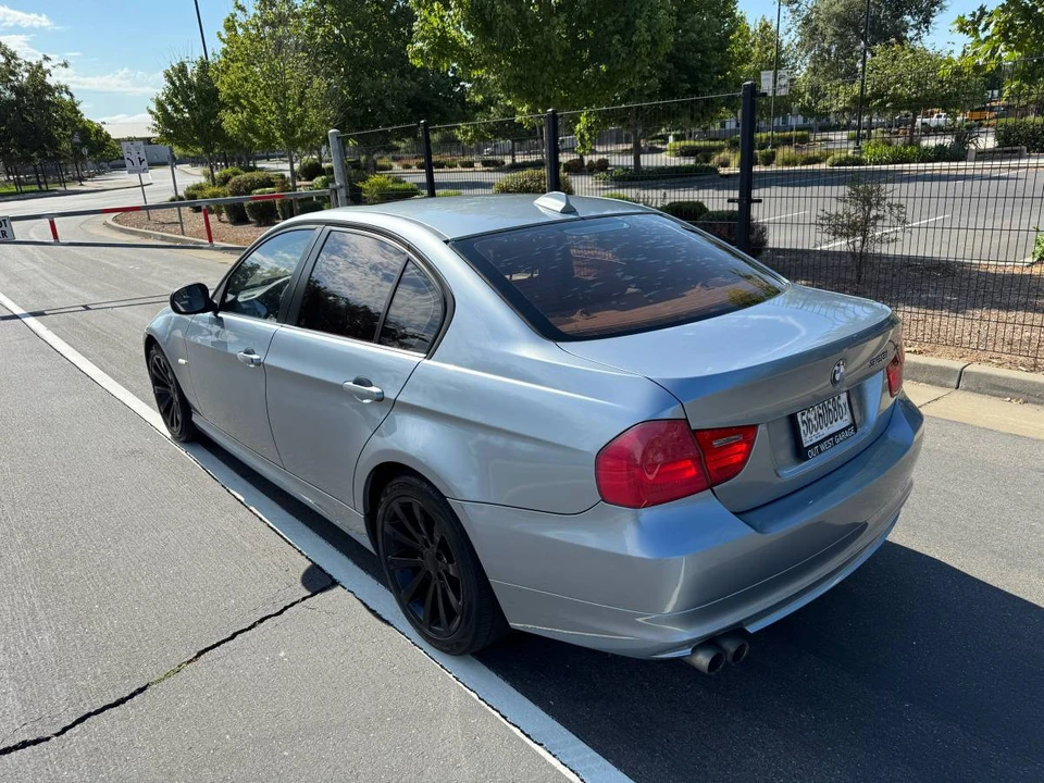 2011 BMW E90 3 Series Sedan - Image 4 of 15