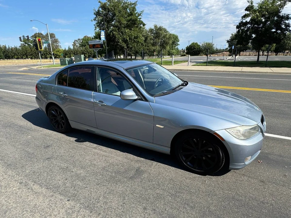 2011 BMW E90 3 Series Sedan - Image 5 of 15