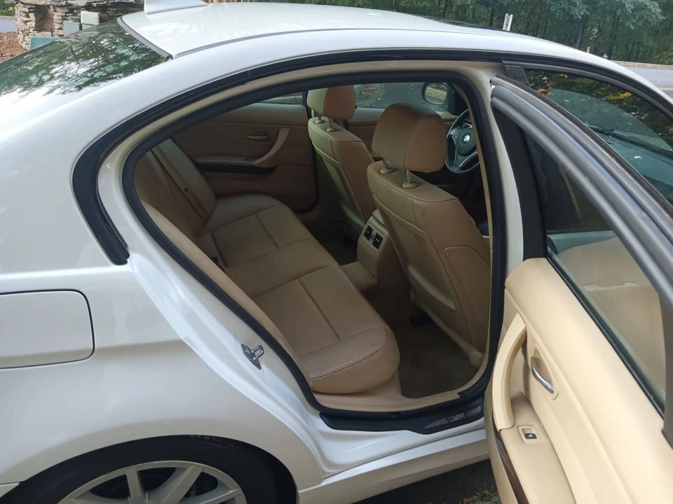 2011 BMW E90 3 Series Sedan - Image 13 of 24
