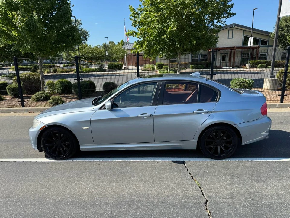 2011 BMW E90 3 Series Sedan - Image 2 of 15
