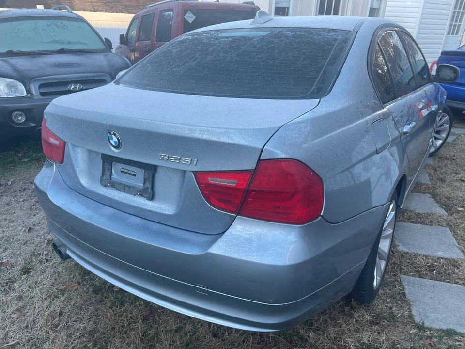 2011 BMW E90 3 Series Sedan - Image 16 of 21
