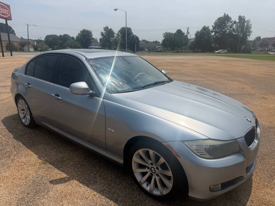 2011 BMW E90 3 Series Sedan - Image 7 of 21