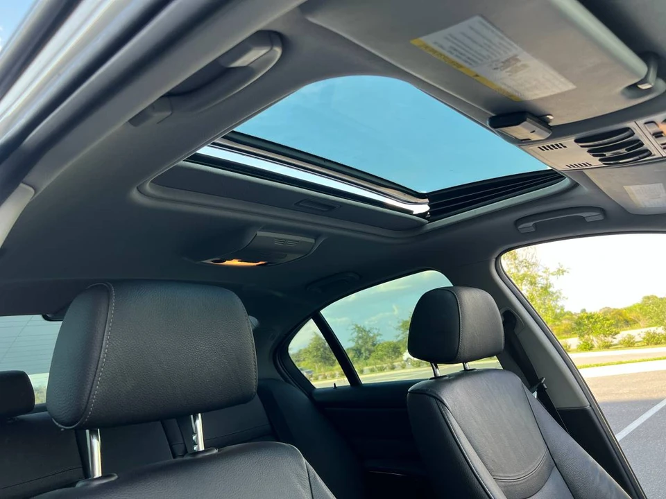 2011 BMW E90 3 Series Sedan - Image 14 of 18