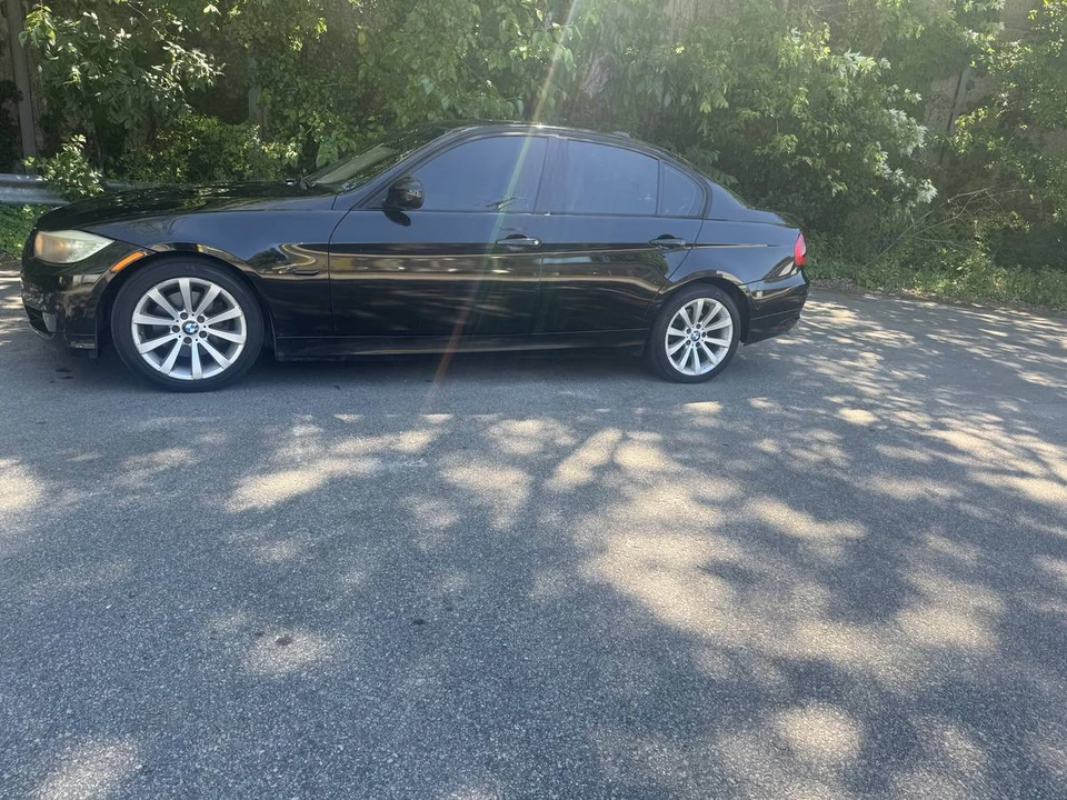 2011 BMW E90 3 Series Sedan - Image 3 of 4