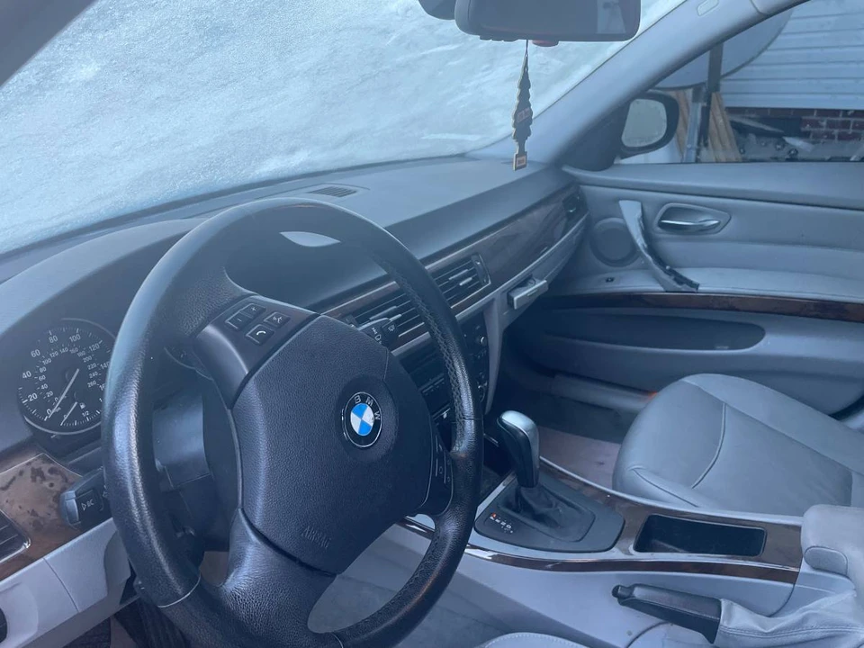 2011 BMW E90 3 Series Sedan - Image 15 of 21