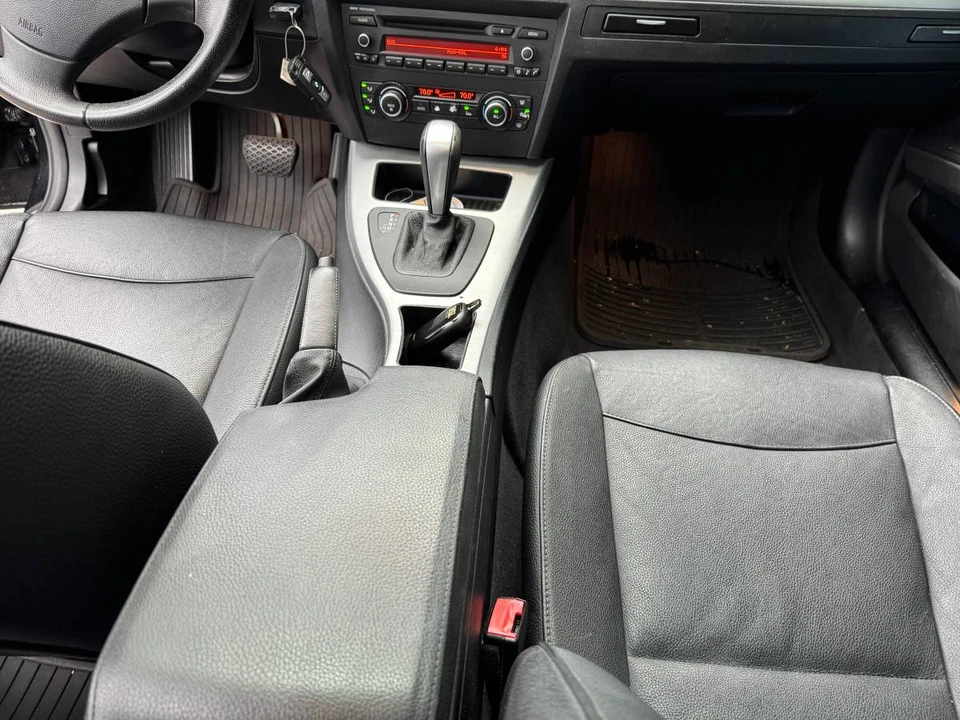 2011 BMW E90 3 Series Sedan - Image 8 of 17