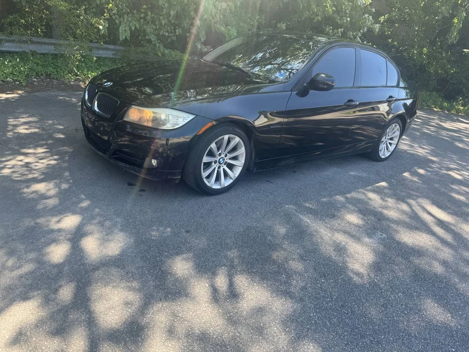 2011 BMW E90 3 Series Sedan - Image 2 of 4