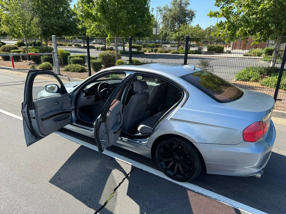 2011 BMW E90 3 Series Sedan - Image 3 of 15