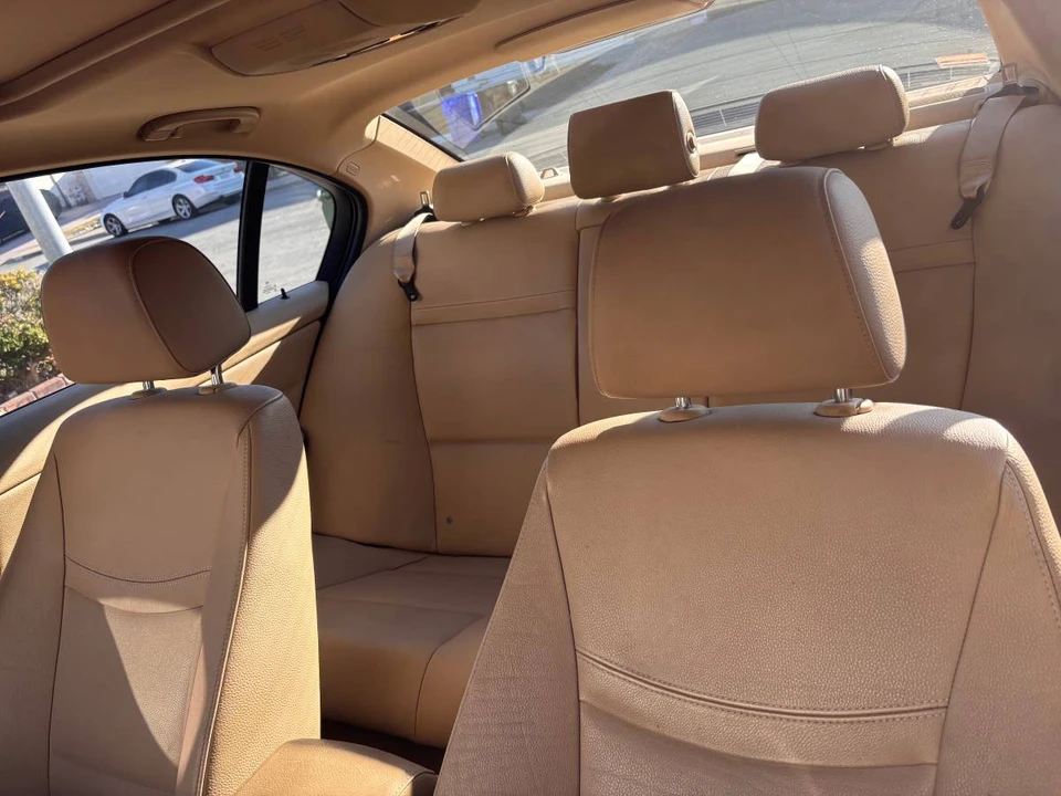 2011 BMW E90 3 Series Sedan - Image 6 of 8