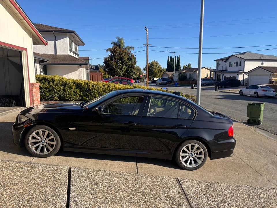 2011 BMW E90 3 Series Sedan - Image 2 of 8