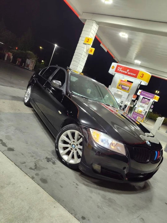2011 BMW E90 3 Series Sedan - Image 3 of 9