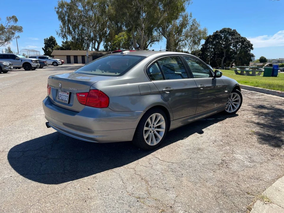 2011 BMW E90 3 Series Sedan - Image 2 of 5