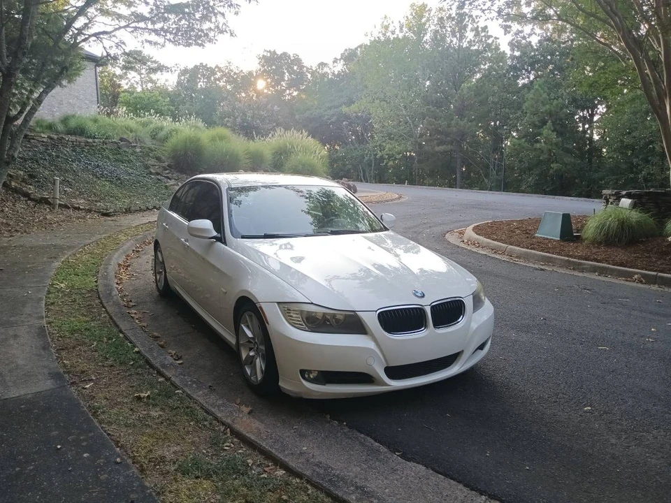 2011 BMW E90 3 Series Sedan - Image 2 of 24