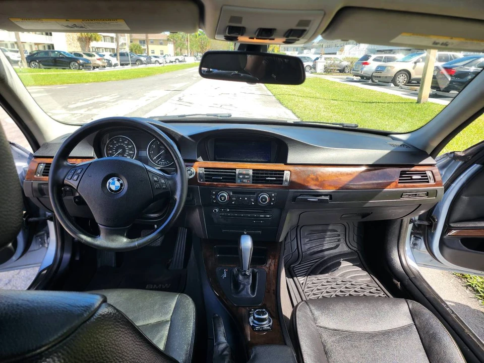 2011 BMW E90 3 Series Sedan - Image 13 of 18