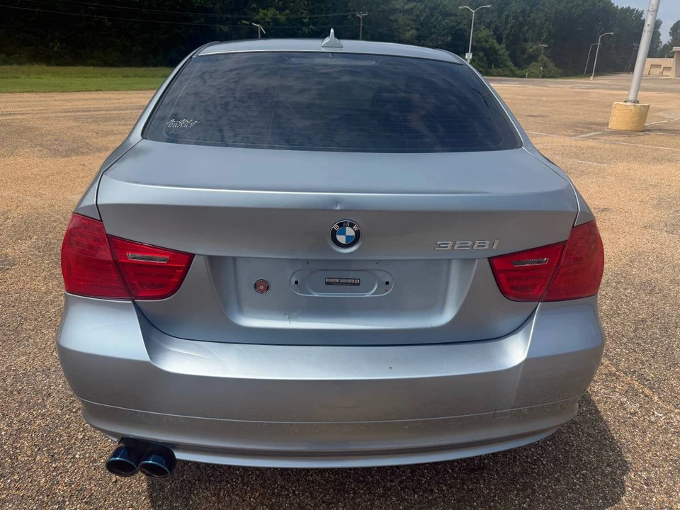 2011 BMW E90 3 Series Sedan - Image 4 of 21