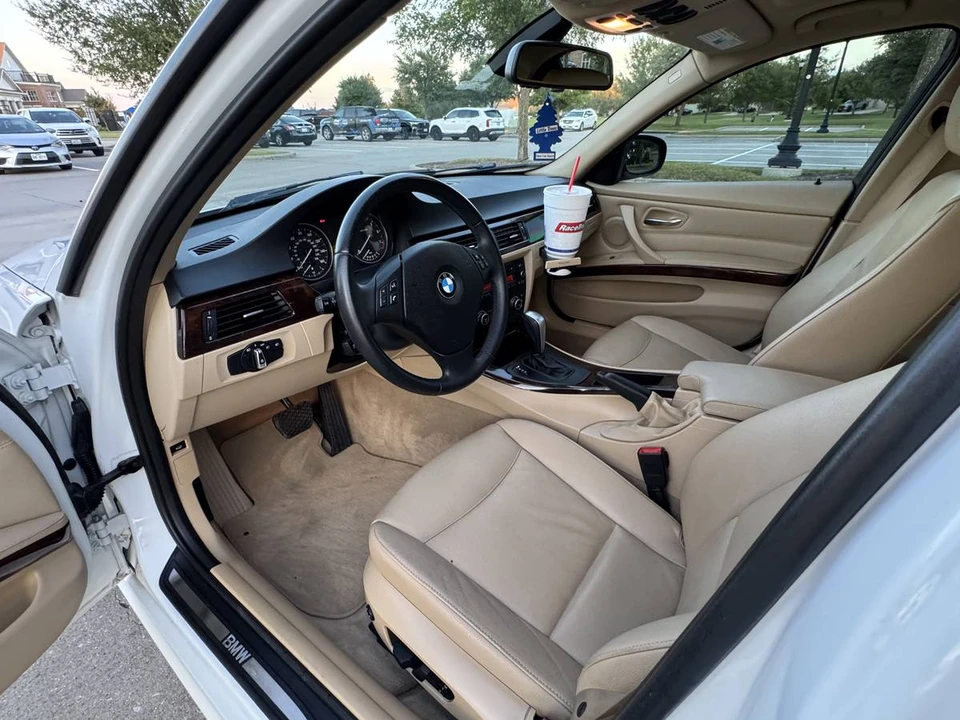 2011 BMW E90 3 Series Sedan - Image 8 of 11