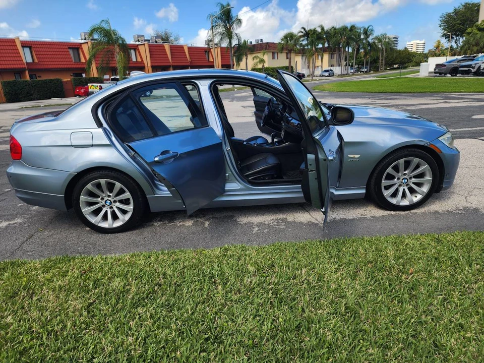2011 BMW E90 3 Series Sedan - Image 18 of 18