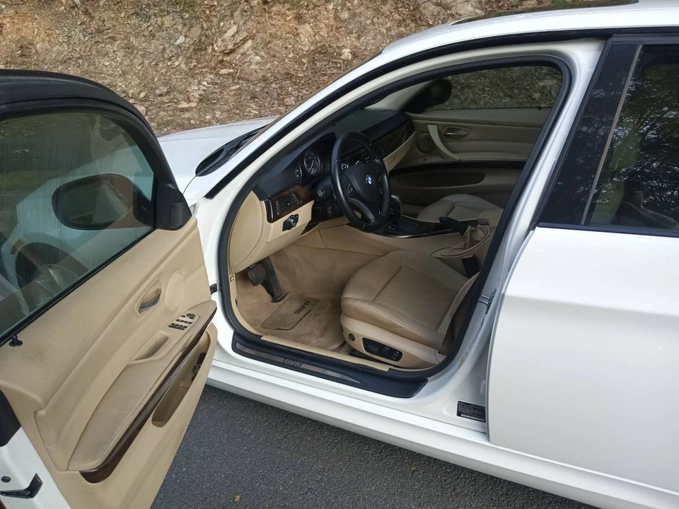 2011 BMW E90 3 Series Sedan - Image 8 of 24