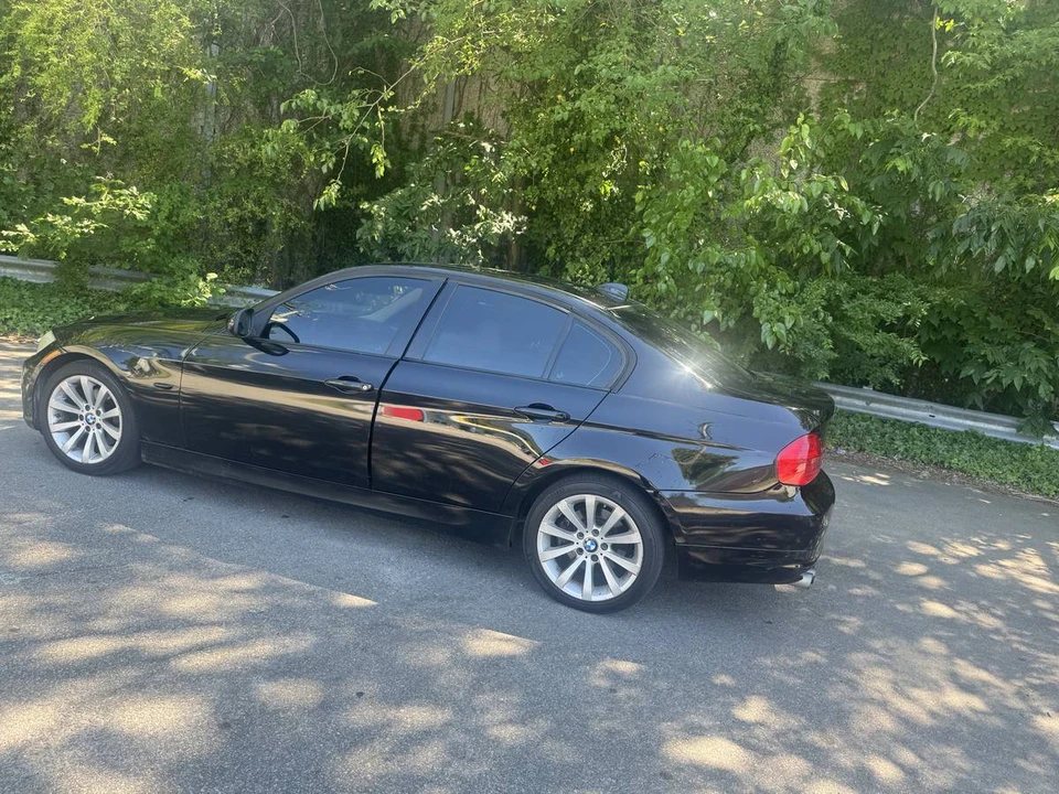 2011 BMW E90 3 Series Sedan - Image 4 of 4
