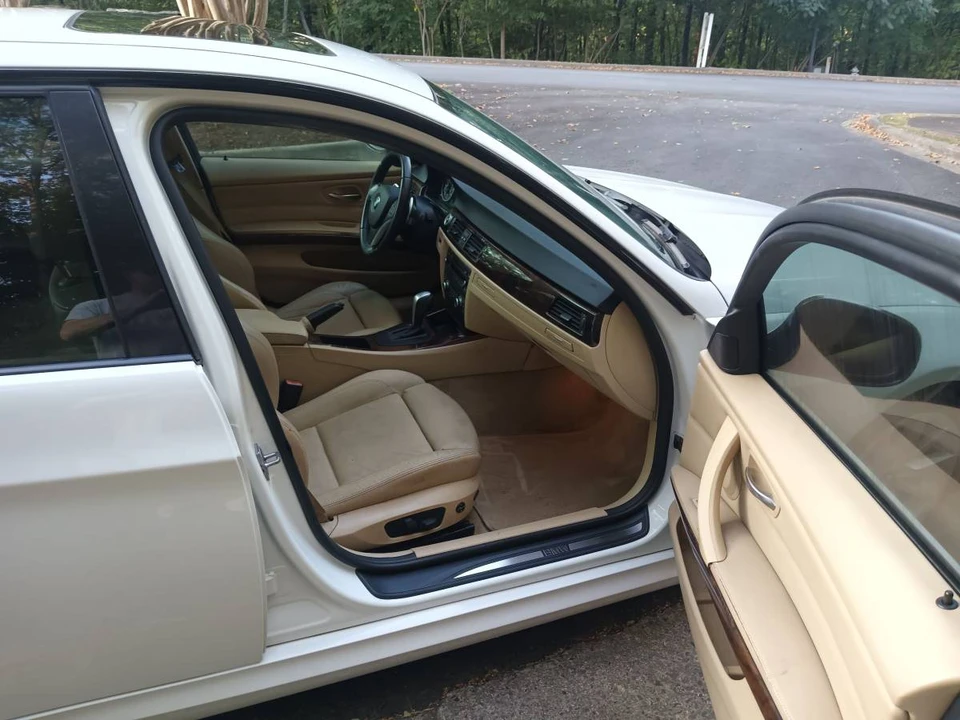 2011 BMW E90 3 Series Sedan - Image 10 of 24