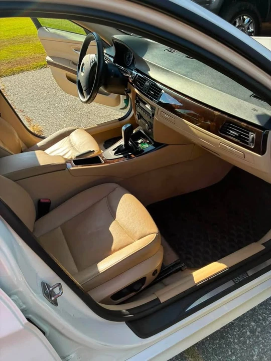 2011 BMW E90 3 Series Sedan - Image 5 of 6