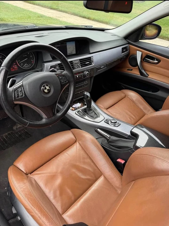 2011 BMW E90 3 Series Sedan - Image 4 of 5