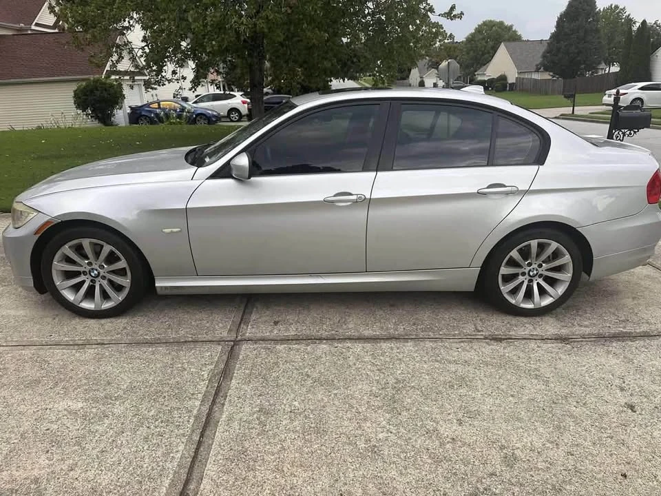 2011 BMW E90 3 Series Sedan - Image 5 of 6