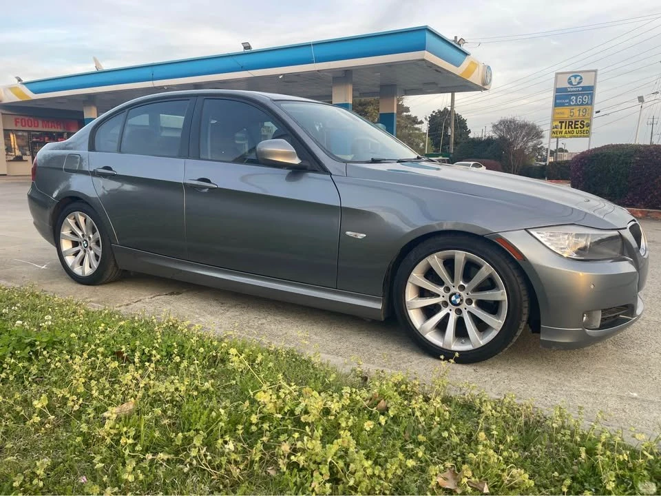 2011 BMW E90 3 Series Sedan - Image 4 of 16