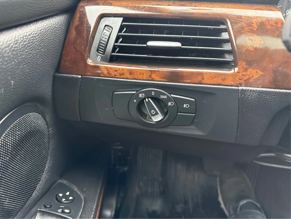 2011 BMW E90 3 Series Sedan - Image 18 of 20