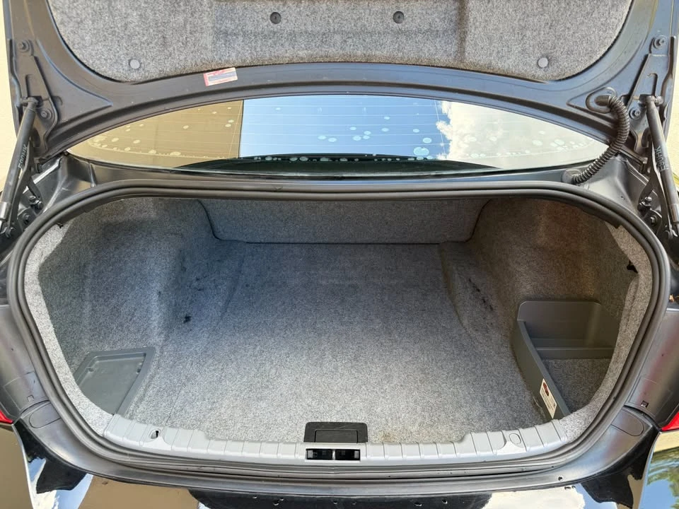 2011 BMW E90 3 Series Sedan - Image 19 of 20