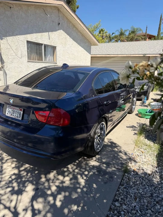 2011 BMW E90 3 Series Sedan - Image 4 of 5