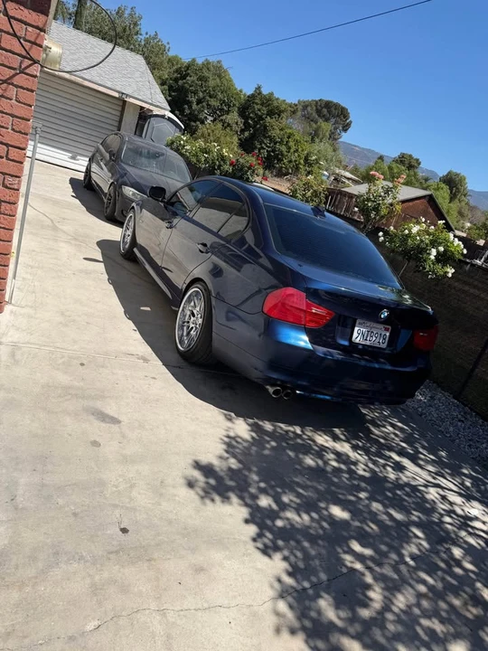 2011 BMW E90 3 Series Sedan - Image 2 of 5