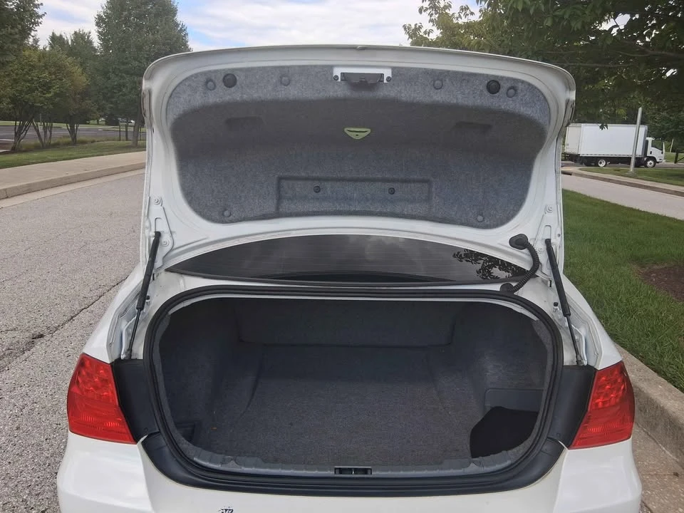 2011 BMW E90 3 Series Sedan - Image 13 of 20