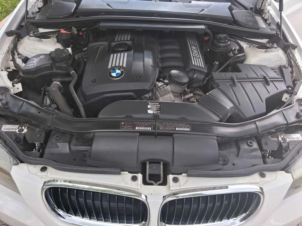 2011 BMW E90 3 Series Sedan - Image 14 of 20