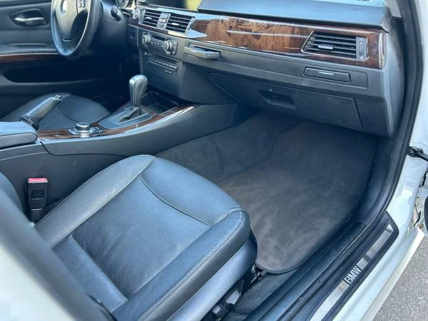 2011 BMW E90 3 Series Sedan - Image 13 of 14