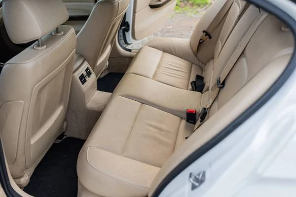 2011 BMW E90 3 Series Sedan - Image 15 of 16