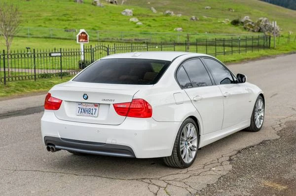 2011 BMW E90 3 Series Sedan - Image 6 of 16