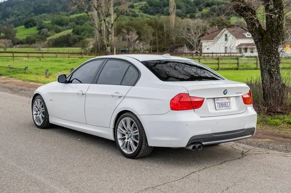 2011 BMW E90 3 Series Sedan - Image 4 of 16