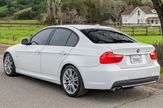 2011 BMW E90 3 Series Sedan - Image 2 of 7