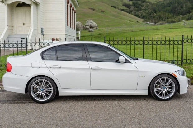 2011 BMW E90 3 Series Sedan - Image 3 of 7