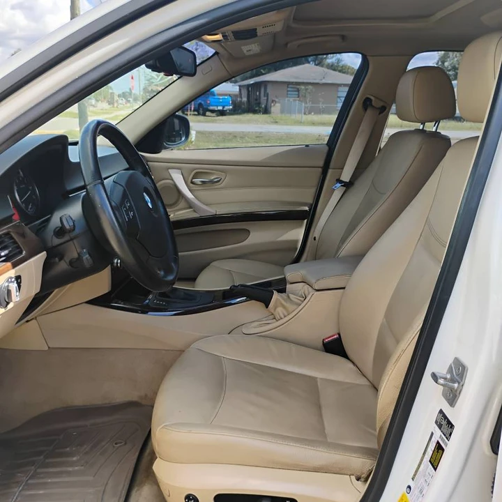 2011 BMW E90 3 Series Sedan - Image 4 of 5
