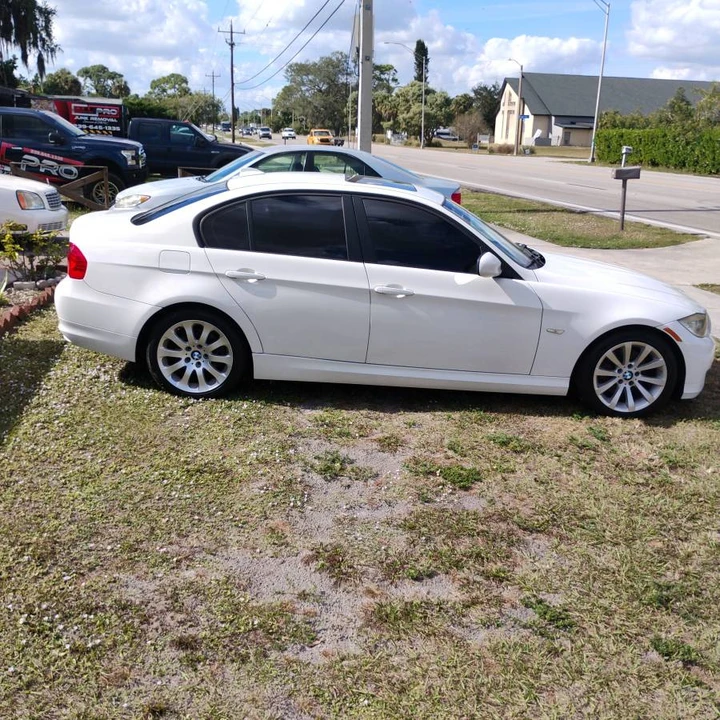 2011 BMW E90 3 Series Sedan - Image 5 of 5