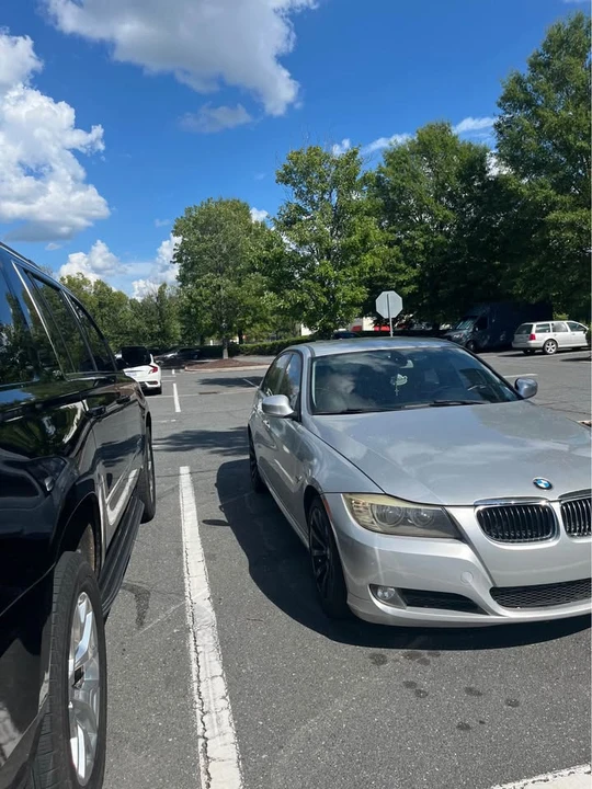 2011 BMW E90 3 Series Sedan - Image 3 of 3