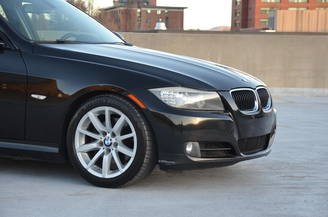2011 BMW E90 3 Series Sedan - Image 17 of 21